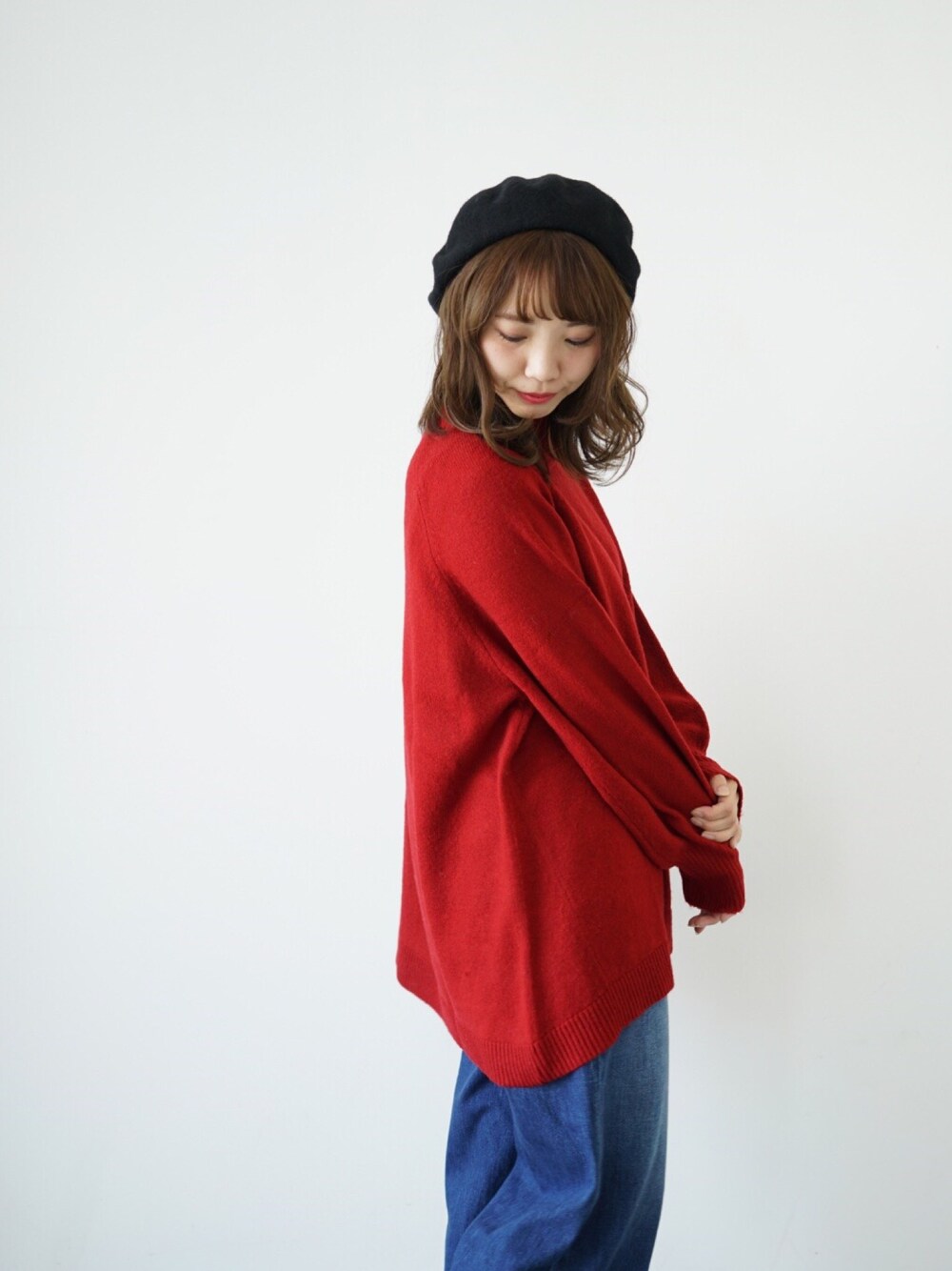 「earth music&ecology、カジュアルコーデ、シンプルコーデ、ゆるコーデ、ニット、冬、プチプラ、レッド」｜「earth music&ecologyの・キャメル混ラグランニットチュニック ●（チュニック、レッド系）」を使った、ミズホさん（レディース・155cm）の冬コーディネートの1枚目の写真