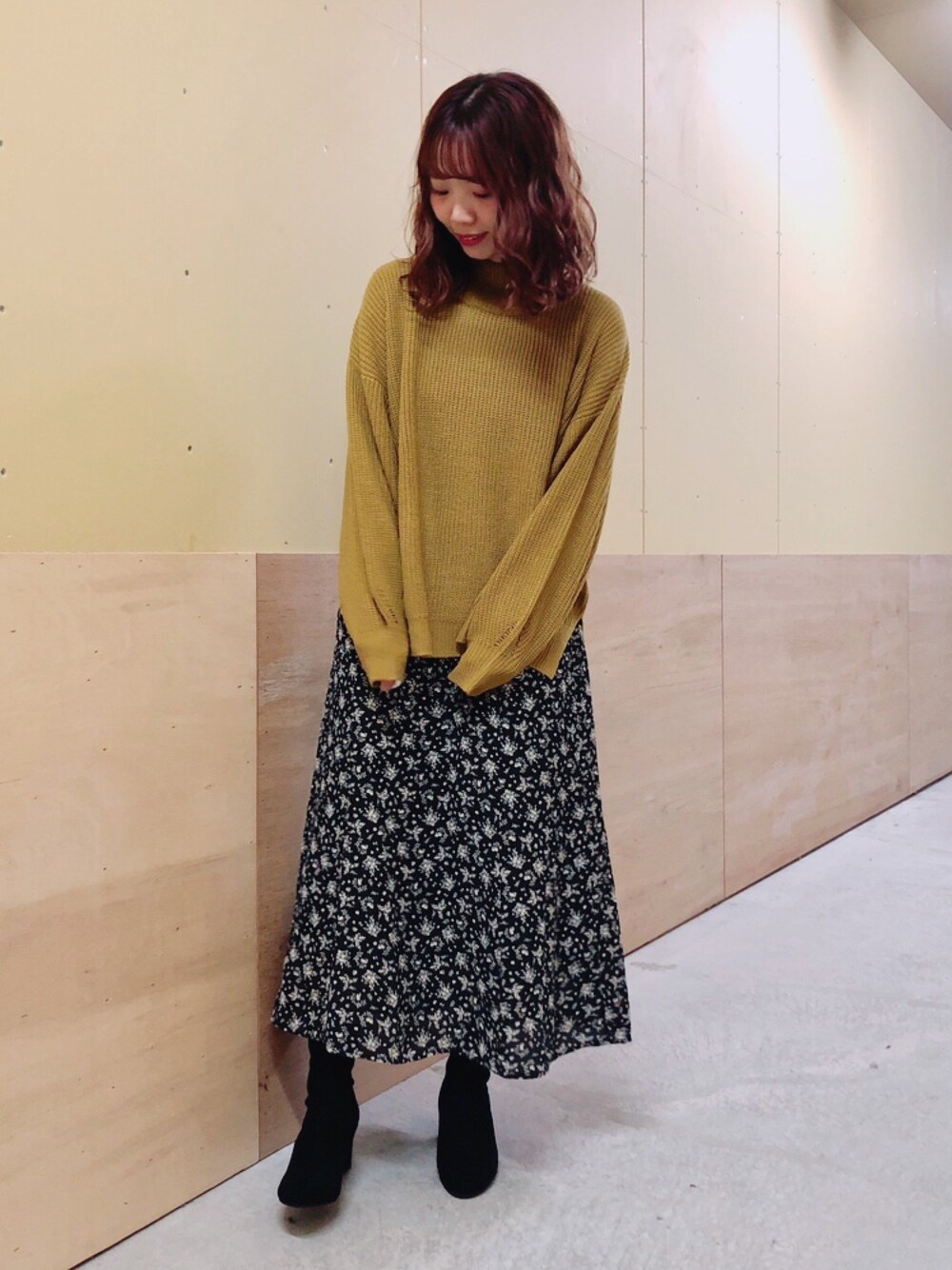 「earth music&ecology、秋のコーデ、yellow」｜「earth music&ecologyのゆるハイネックニットプルオーバー（ニット/セーター、イエロー系）」を使った、ミズホさん（レディース・155cm）の秋コーディネートの1枚目の写真