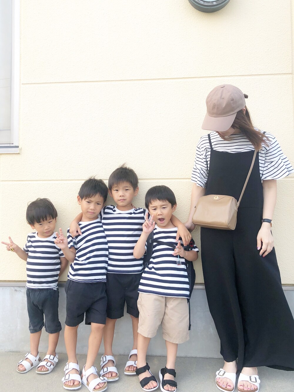 「夏のボーダーフェス、キッズコーデ、モノトーン、親子コーデ、Branshes、ブランシェス、GU、無印良品、リンクコーデ、おそろいコーデ」｜「BRANSHESの【限定】スラックスショートパンツ（その他パンツ、ブラック系）」を使った、KAOさん（キッズ・100cm）の夏コーディネートの1枚目の写真