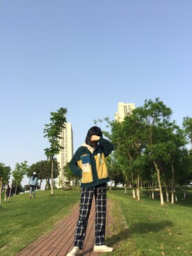 「TYAKASHAのアイテム（その他アウター）」を使った、找工作的豆甫先森さん（レディース・167cm）の春コーディネート