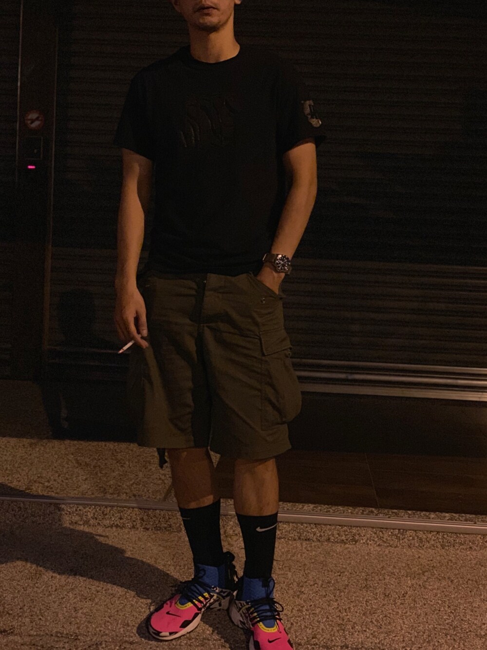 「UNDEFEATED のアイテム（Tシャツ/カットソー、ブラック系）」を使った、Tinさん（メンズ・181cm）の冬コーディネートの1枚目の写真