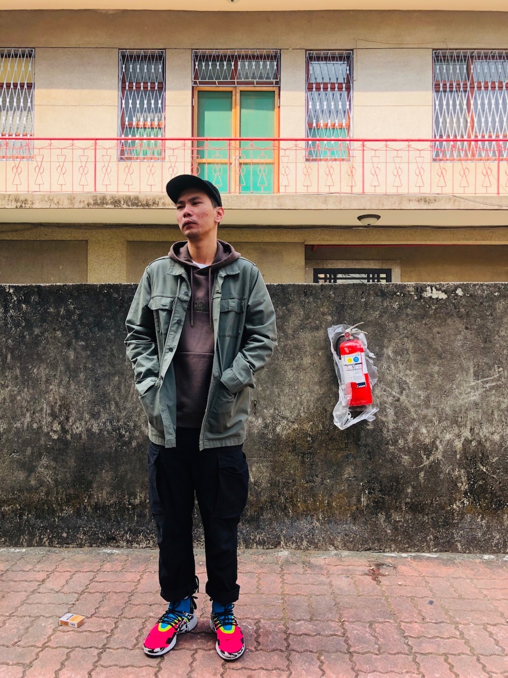 「Supreme のアイテム（キャップ、ブラック系）」を使った、Tinさん（メンズ・181cm）の冬コーディネートの1枚目の写真