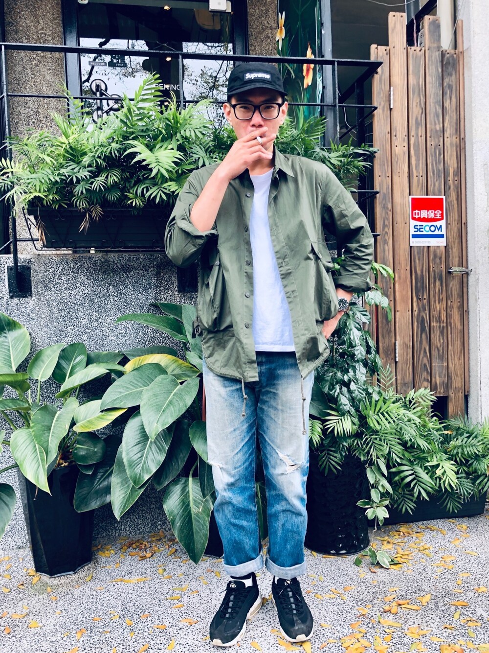 「Supreme のアイテム（キャップ、ブラック系）」を使った、Tinさん（メンズ・181cm）の冬コーディネートの1枚目の写真