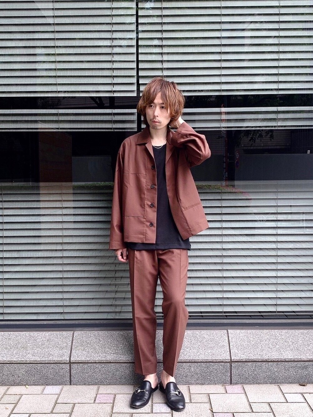 「STUDIOUS、STUDIOUS SELECT(STUDIOUS SELECT)、ブラウンコーデ、セットアップ、おしゃれさんと繋がりたい、キレイめコーデ、今日のコーデ、シンプル、夏コーデ、オーバーサイズ」｜「markawareの【MARKAWARE】ユーティリティ-CPOシャツ （セットアップ対応）/ A20A-04SH01C（シャツ/ブラウス、ブラウン系）」を使った、吉元 将人さん（メンズ・171cm）の春コーディネートの1枚目の写真