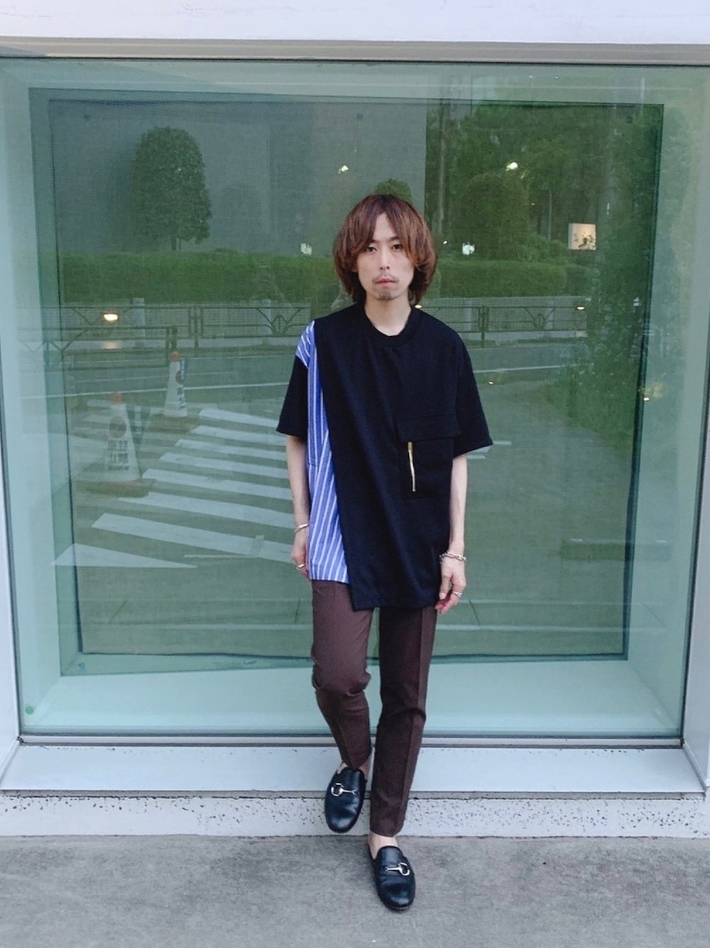 「シンプルコーデ、お洒落さんとつながりたい、今日のコーデ、ビッグT、STUDIOUS、STUDIOUS SELECT(STUDIOUS SELECT)、夏コーデ、CULLNI、きれいめコーディネート、ブラウンコーデ」｜「CULLNIの【CULLNI】STUDIOUS限定 STRIPE COMBINATION PO（Tシャツ/カットソー、ブラック系）」を使った、吉元 将人さん（メンズ・171cm）の春コーディネートの1枚目の写真