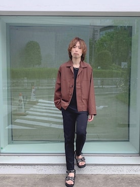 「soe（ソーイ）のアイテム（スラックス）」を使った、吉元 将人さん（メンズ・171cm）の春コーディネート