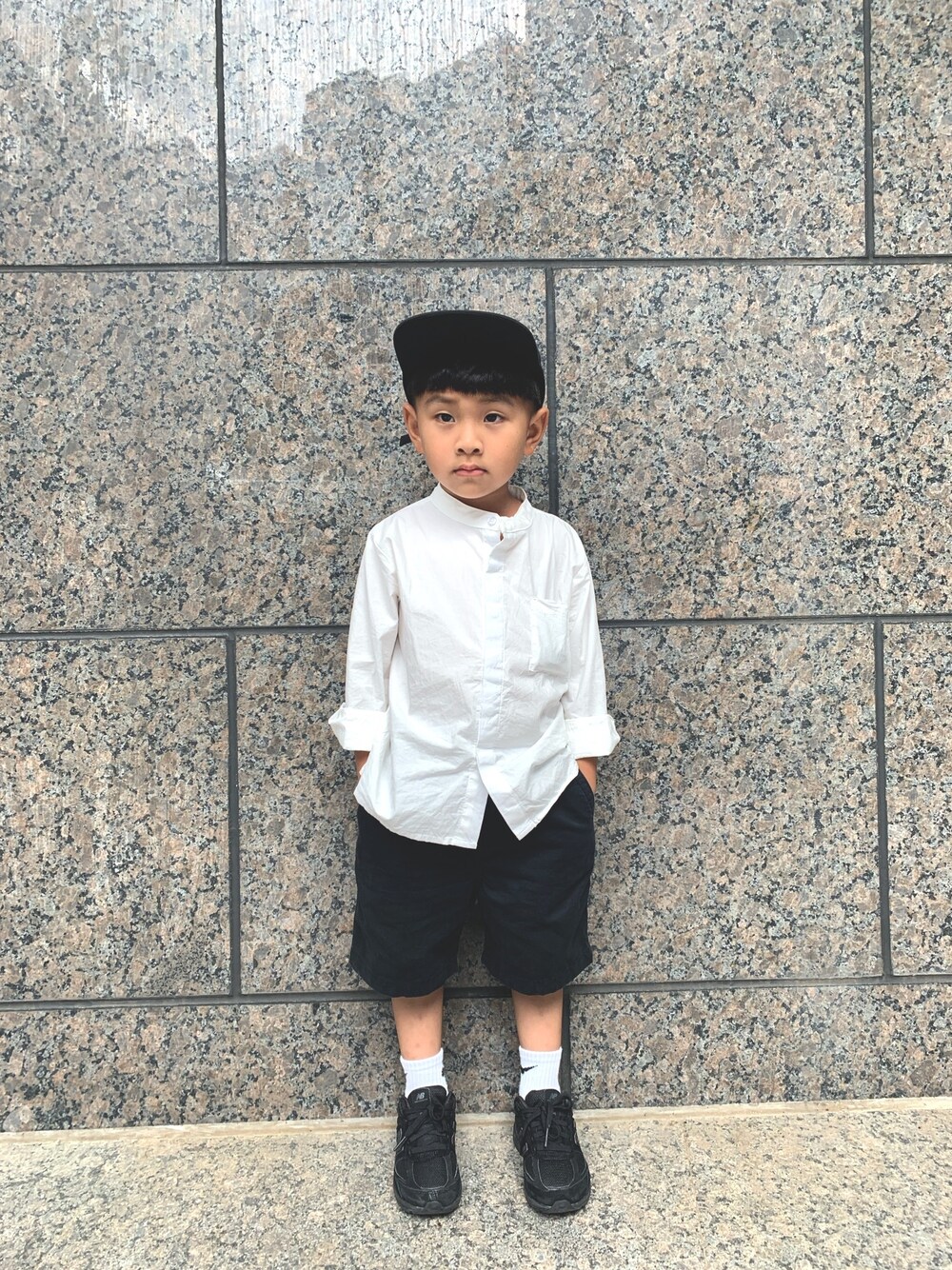 「5のアイテム（トップス、ホワイト系）」を使った、葉葉さん（キッズ・110cm）の秋コーディネートの1枚目の写真