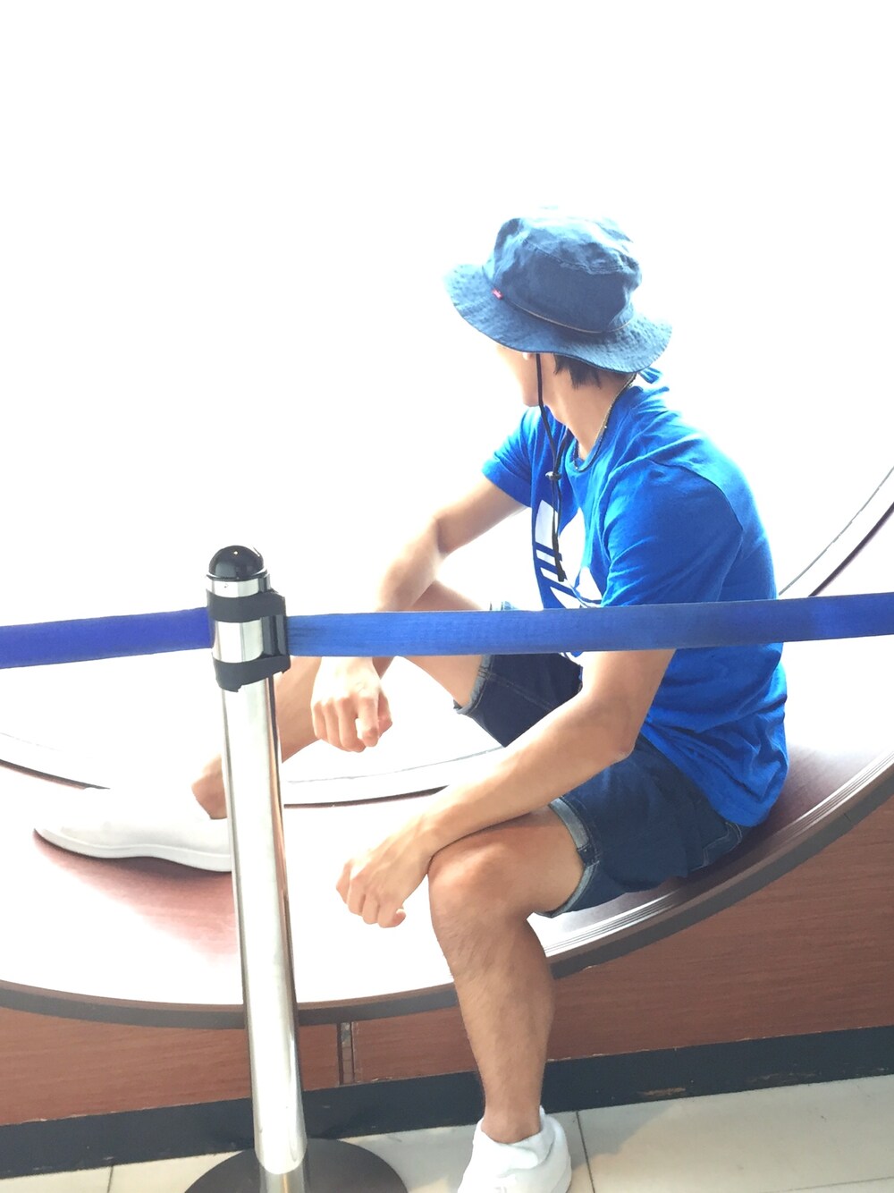 「adidas、LEE、blue、summer、street、casual、denim、adidas originals、outfit、Tシャツ」｜「adidas OriginalsのAdidas Originals - Original ロゴ Tシャツ - men - コットン - M（Tシャツ/カットソー、ブルー系）」を使った、未来 (Miki)さん（メンズ・174cm）の夏コーディネートの1枚目の写真