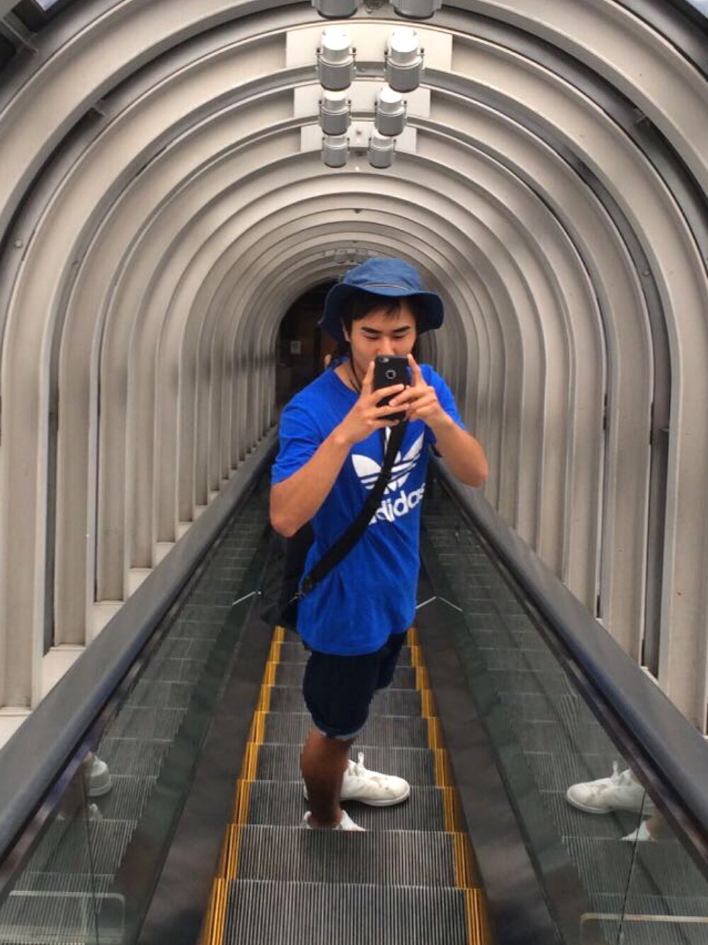「summer、adidas originals、Levi's、street、casual、blue、adidas、LEE、osaka」｜「adidas Originalsのアディダス オリジナルス トレフォイル ロゴ Tシャツ adidas Originals ADI TREFOIL TEE（Tシャツ/カットソー、ブルー系）」を使った、未来 (Miki)さん（メンズ・174cm）の秋コーディネートの1枚目の写真