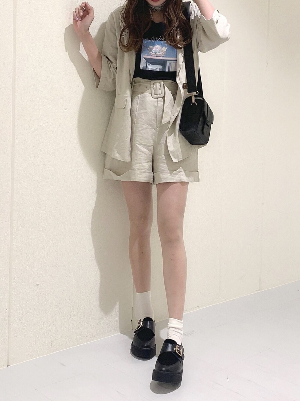 「セットアップ、ツーピース、麻パンツ、麻ジャケット、フォトT、マニッシュシューズ、スカーフ」｜「Heatherのガラスカーフ（ファッション雑貨、ホワイト系）」を使った、mahochiさん（レディース・163cm）の夏コーディネートの1枚目の写真