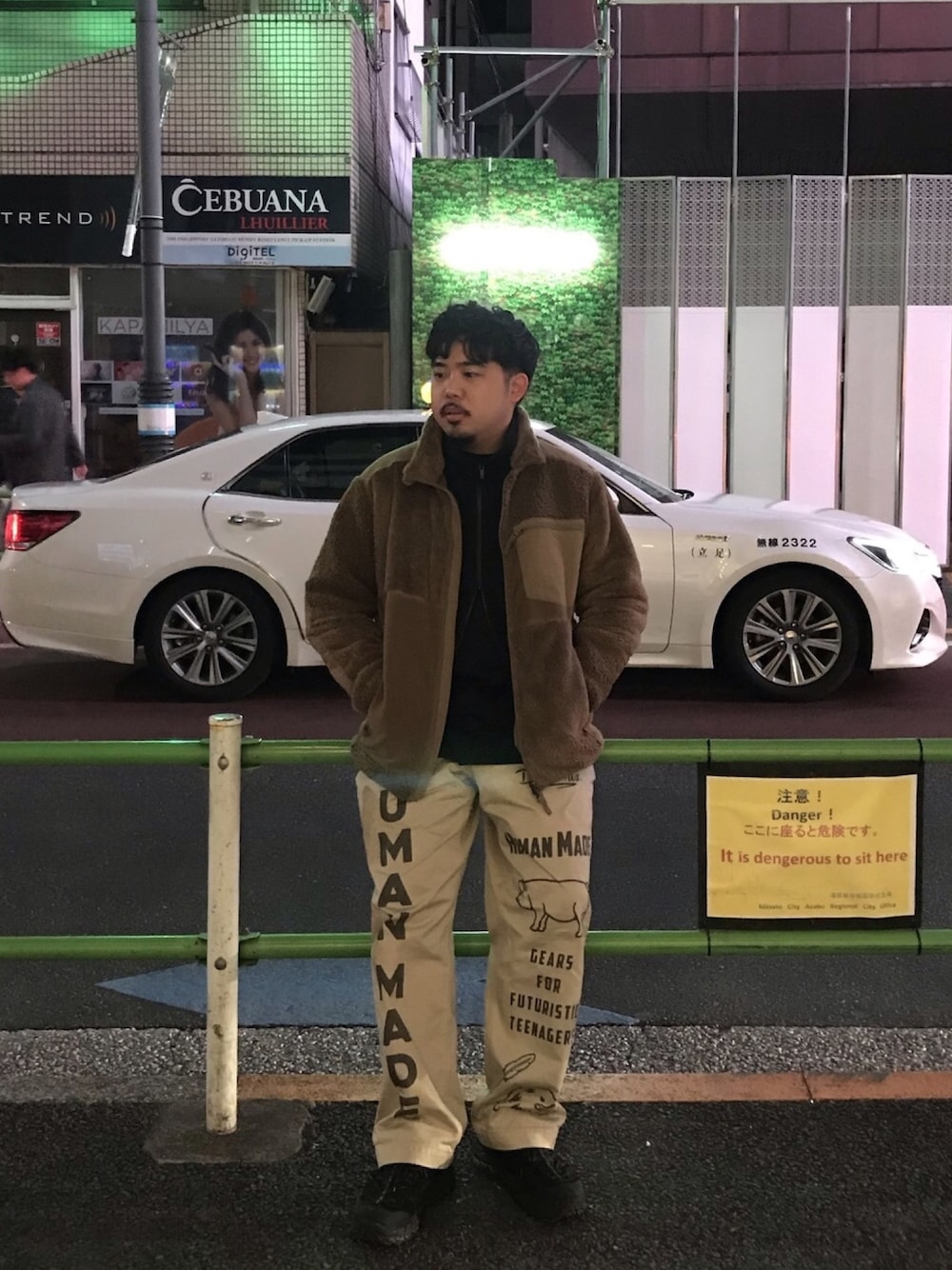 「street、streetstyle」｜「HOMME PLISSE ISSEY MIYAKEのアイテム（テーラードジャケット、ブラック系）」を使った、KEVINさん（メンズ・175cm）の冬コーディネートの1枚目の写真
