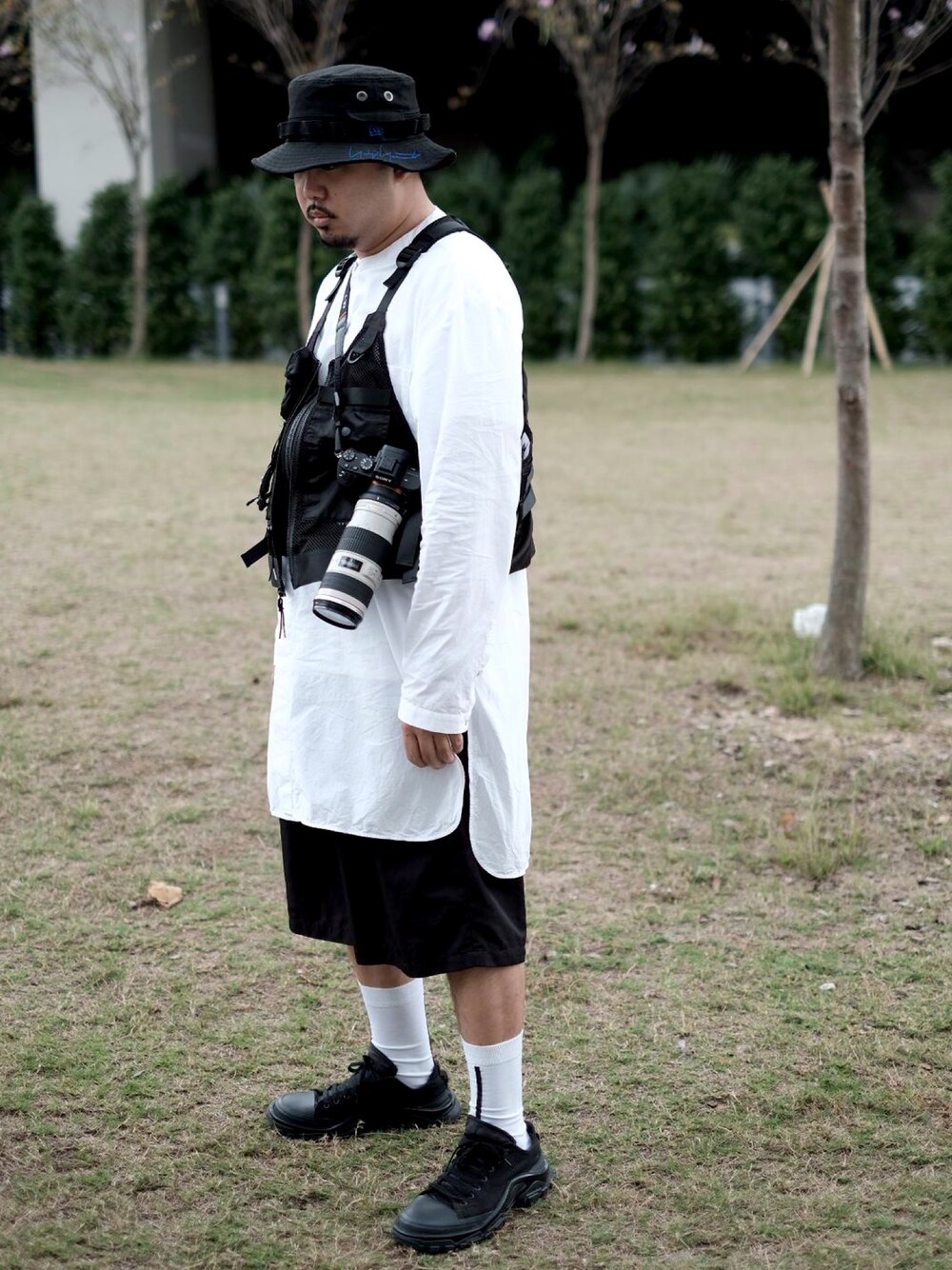 「Yohji Yamamotoのアイテム（帽子、ブラック系）」を使った、KEVINさん（メンズ・175cm）の春コーディネートの1枚目の写真