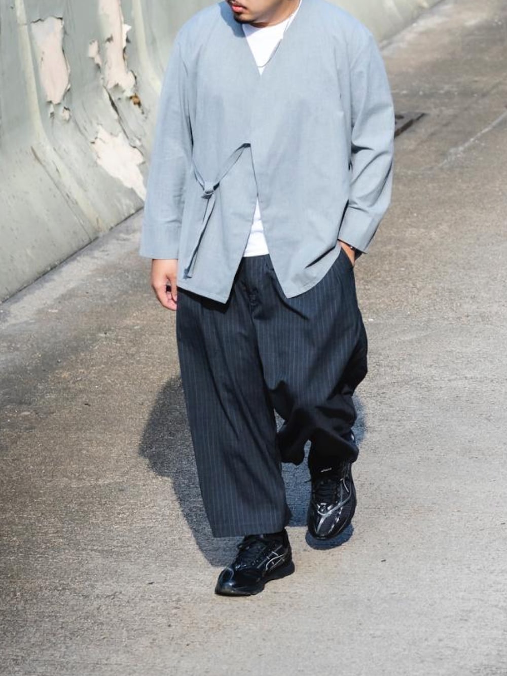 「HAREのアイテム（ジャケット/アウター、グレー系）」を使った、KEVINさん（メンズ・175cm）の春コーディネートの1枚目の写真