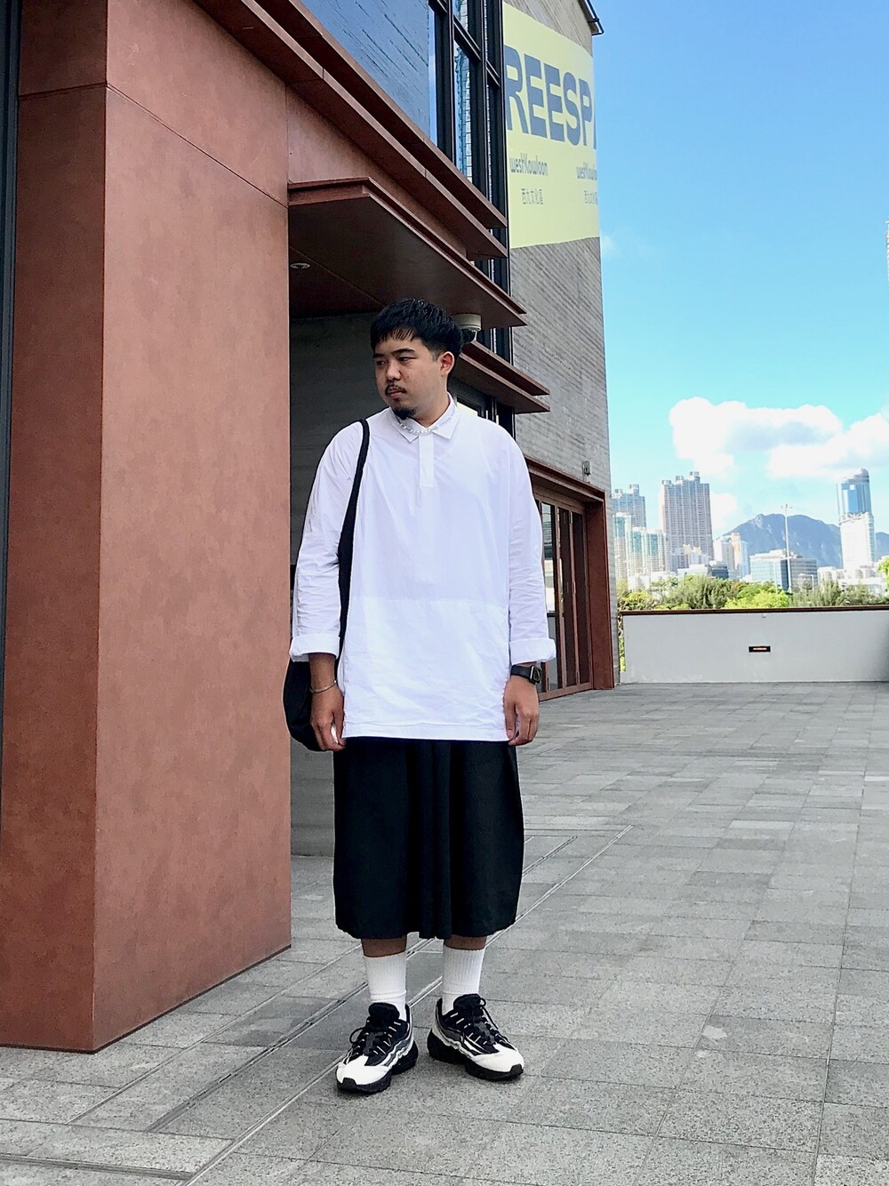 「COSのアイテム（トップス、ホワイト系）」を使った、KEVINさん（メンズ・175cm）の夏コーディネートの1枚目の写真