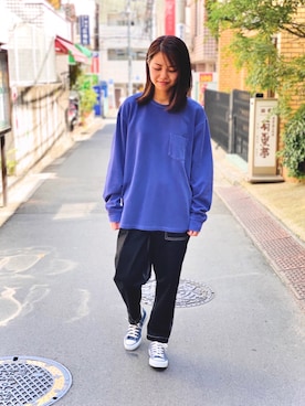 「パープル×黒」｜「アイテム（スニーカー）」を使った、AOI.Sさん（レディース・163cm）の秋コーディネート