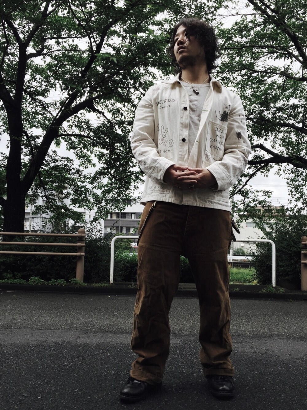 「カバーオール、ヘンリーネック、帽子なし、初夏、WEARダンサー」｜「WEIRDOのアイテム（カバーオール、ホワイト系）」を使った、han19さん（メンズ・169cm）の春コーディネートの1枚目の写真
