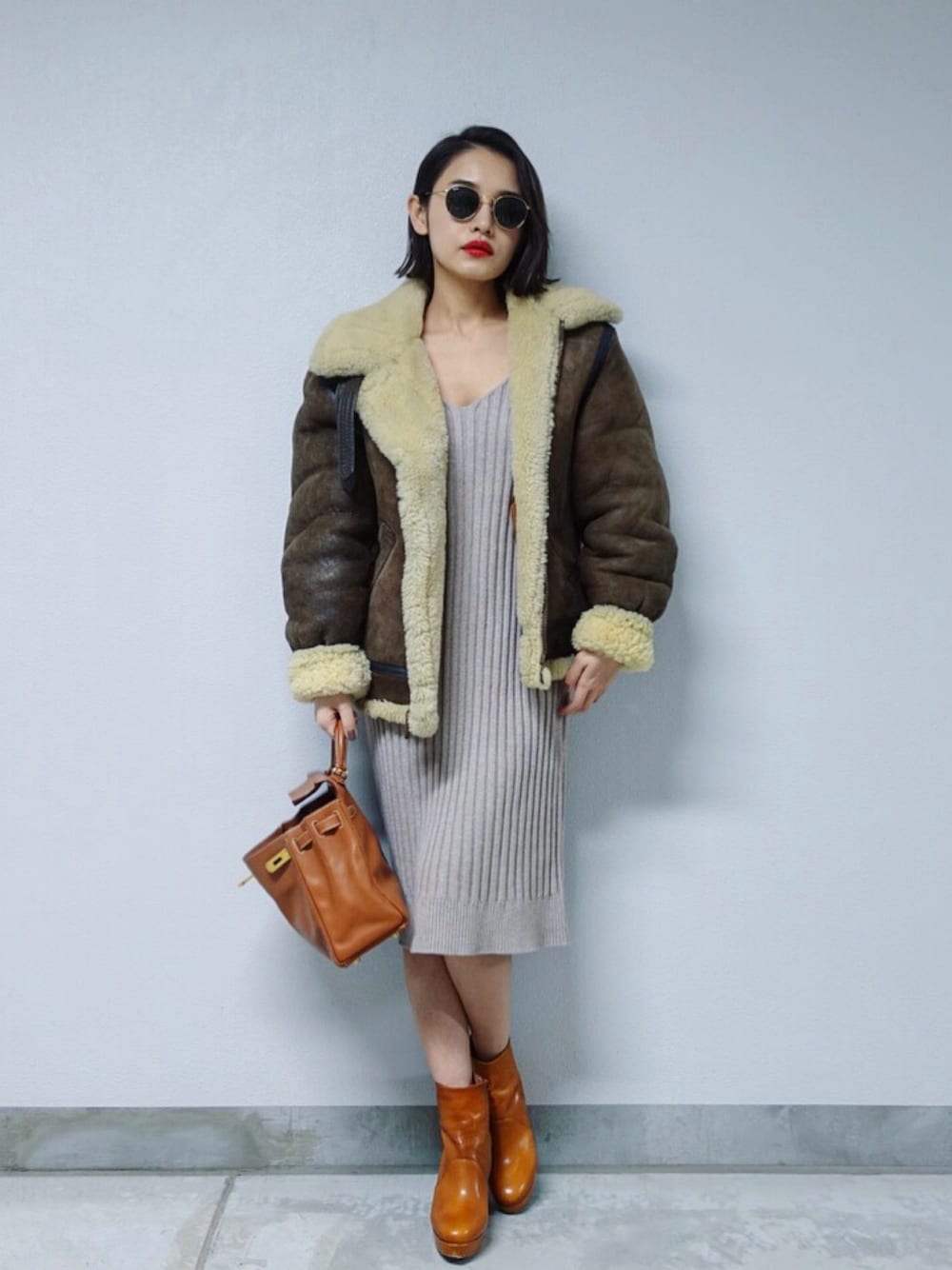 「B-3、AVIREX、ニットワンピース」｜「styling/のWide Rib Knit Dress（ワンピース、ベージュ系）」を使った、信近エリさん（レディース・158cm）の冬コーディネートの1枚目の写真
