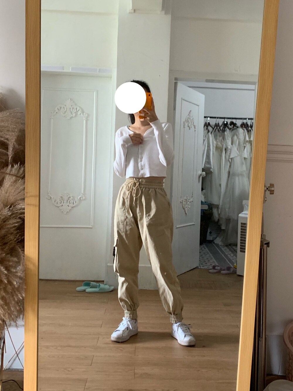 「URBAN REVIVOのアイテム（パンツ、ベージュ系）」を使った、silverboxさん（レディース・160cm）の夏コーディネートの1枚目の写真