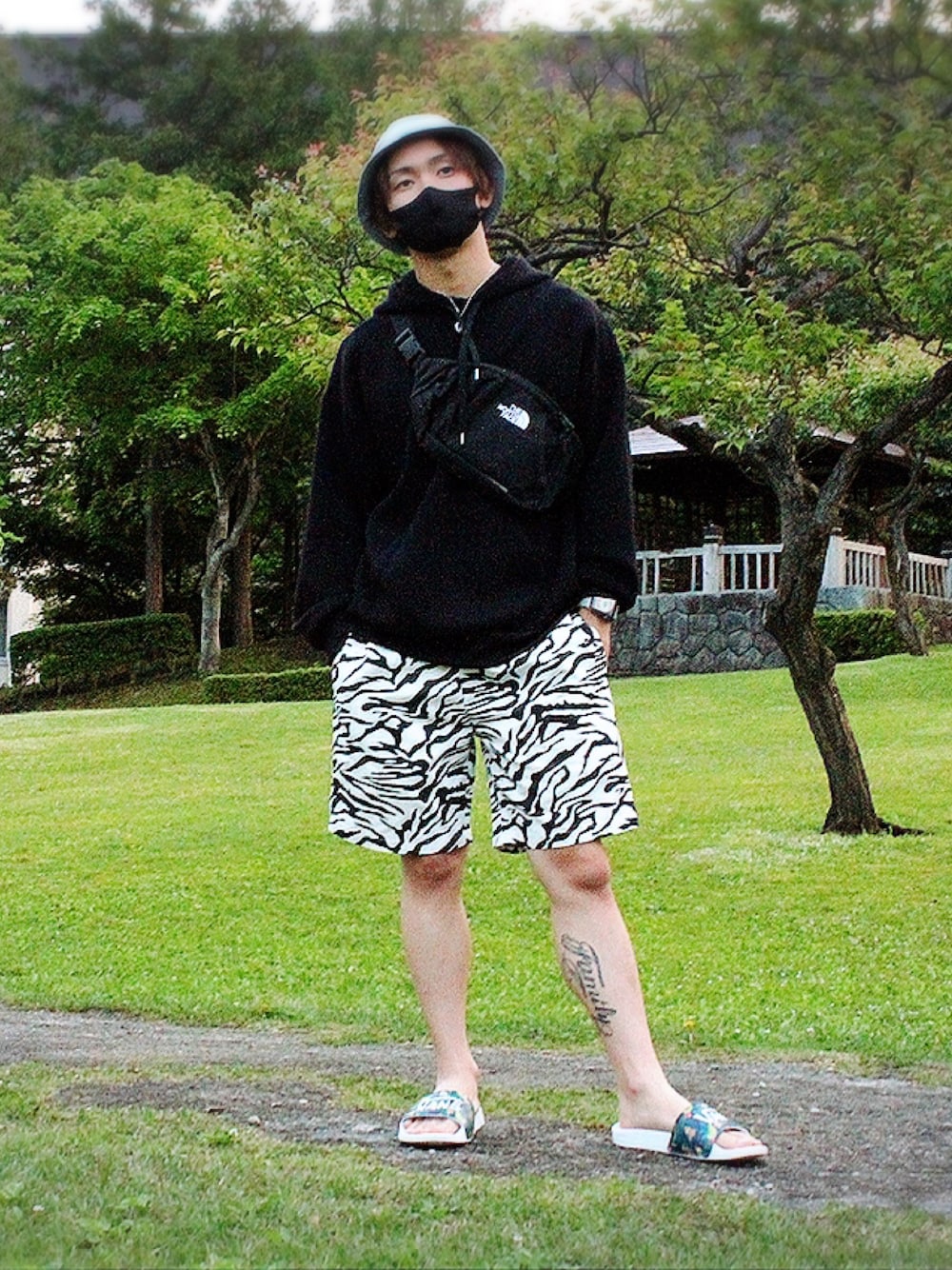 「これが私をアゲる服、今日のコーデ、リラックススタイル、大人カジュアル、いいね、save、フォローお願いします🤑、雨の日コーデ、プチプラ、ストリート、COOKMAN、ハーフパンツ」｜「H&Mのアイテム（ハット、ブルー系）」を使った、kさん（メンズ・168cm）の春コーディネートの1枚目の写真