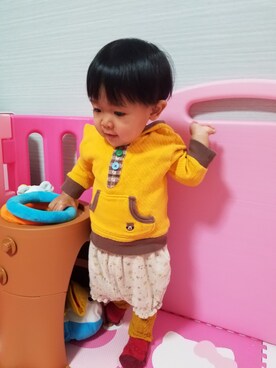 「ベルイエロー」｜「アイテム（その他）」を使った、☘ゆうり☘さん（キッズ・70cm）の春コーディネート