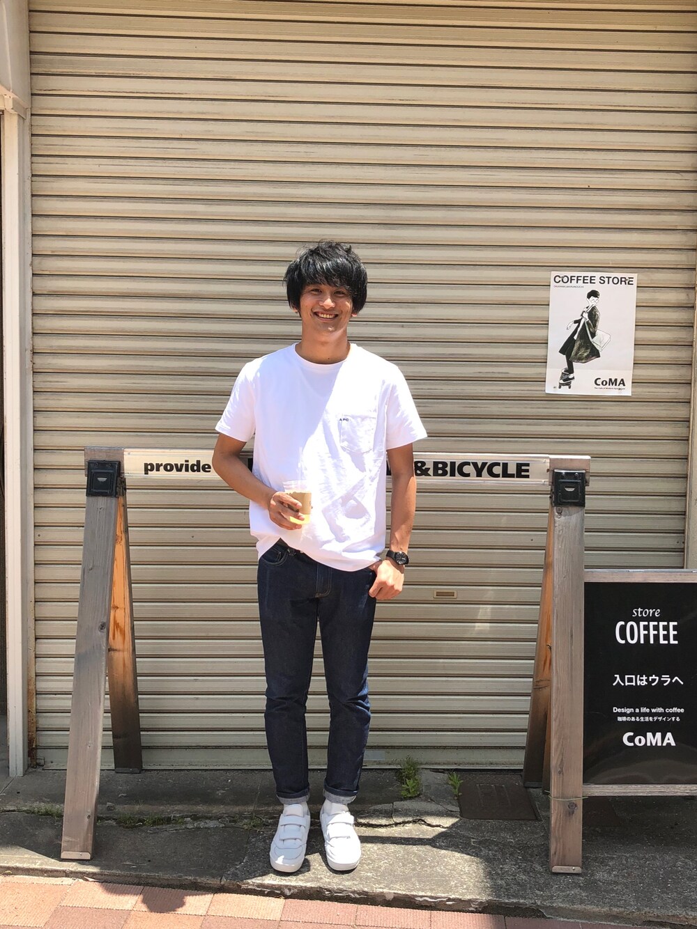 「シンプルコーデ、カジュアル、Tシャツ、APC、ポケットＴシャツ、タックイン、白Tシャツ、オトナカジュアル、カフェ」｜「A.P.C.のT-SHIRT POCKET  18E JPS（Tシャツ/カットソー、ホワイト系）」を使った、kosさん（メンズ・176cm）の夏コーディネートの1枚目の写真