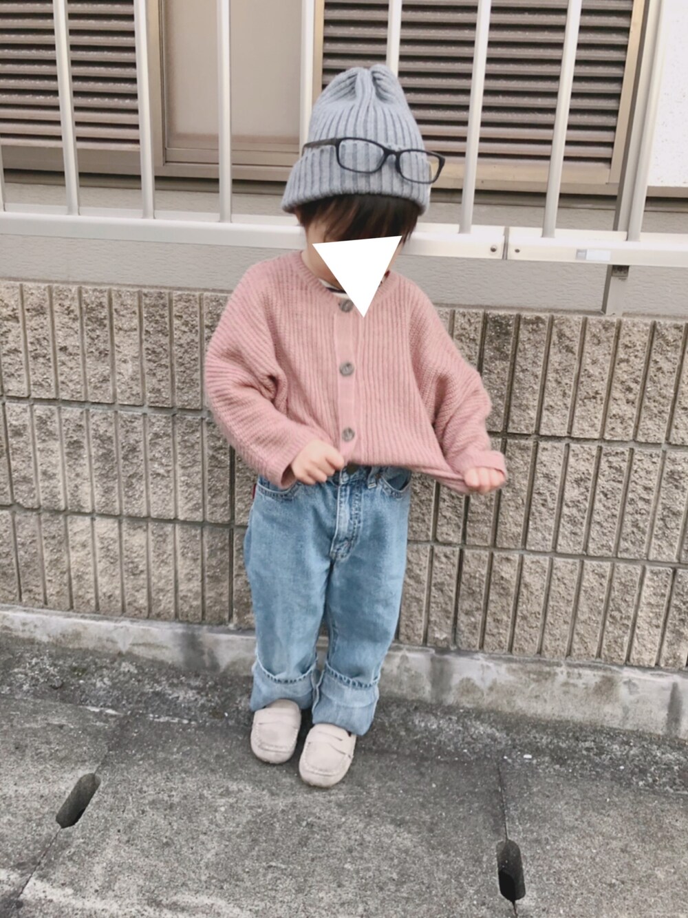 「キッズファッション、キッズコーデ、おとこのこ、秋コーデ、カーディガン、韓国子供服、ストレートデニム、ニット帽」｜「guno.のアイテム（カーディガン/ボレロ、ピンク系）」を使った、こだまさん（キッズ・100cm）の秋コーディネートの1枚目の写真