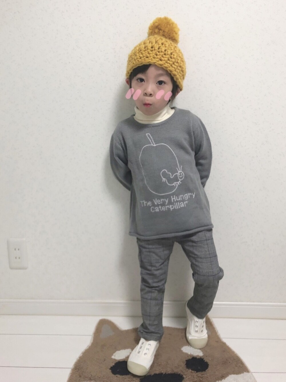 「キッズファッション、キッズコーデ、リンクコーデ、はらぺこあおむし、西松屋グレンチェック、グレンチェック、男の子、3歳」｜「韓国子供服のアイテム（Tシャツ/カットソー、ホワイト系）」を使った、こだまさん（キッズ・100cm）の冬コーディネートの1枚目の写真