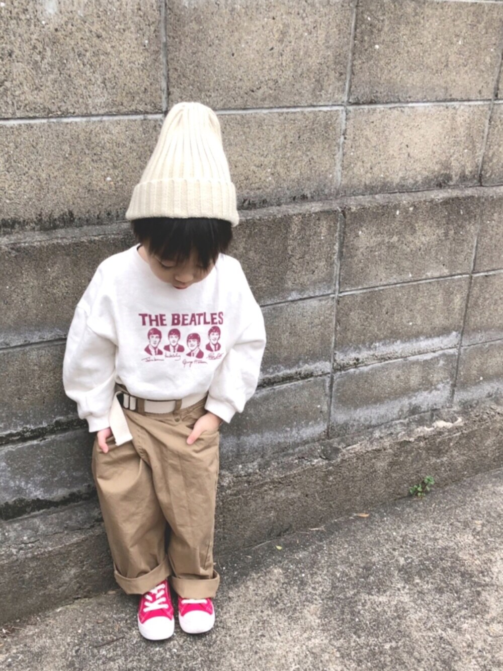 「キッズファッション、キッズコーデ、赤×ベージュ、カジュアル、チノパン、ラップパンツ、3歳、パーポーフェス告知」｜「韓国子供服のアイテム（ニットキャップ/ビーニー、ベージュ系）」を使った、こだまさん（キッズ・100cm）の春コーディネートの1枚目の写真