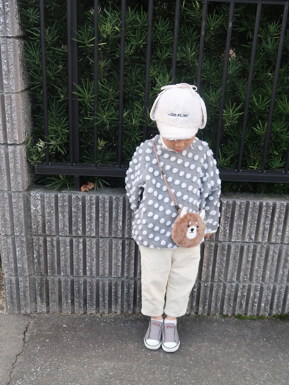 「あけましておめでとうございます！、kids、キッズコーデ、キッズファッション、男の子、ホワイトコーデ、フライトキャップ」｜「韓国子供服のアイテム（キャップ、ホワイト系）」を使った、こだまさん（キッズ・110cm）の冬コーディネートの1枚目の写真