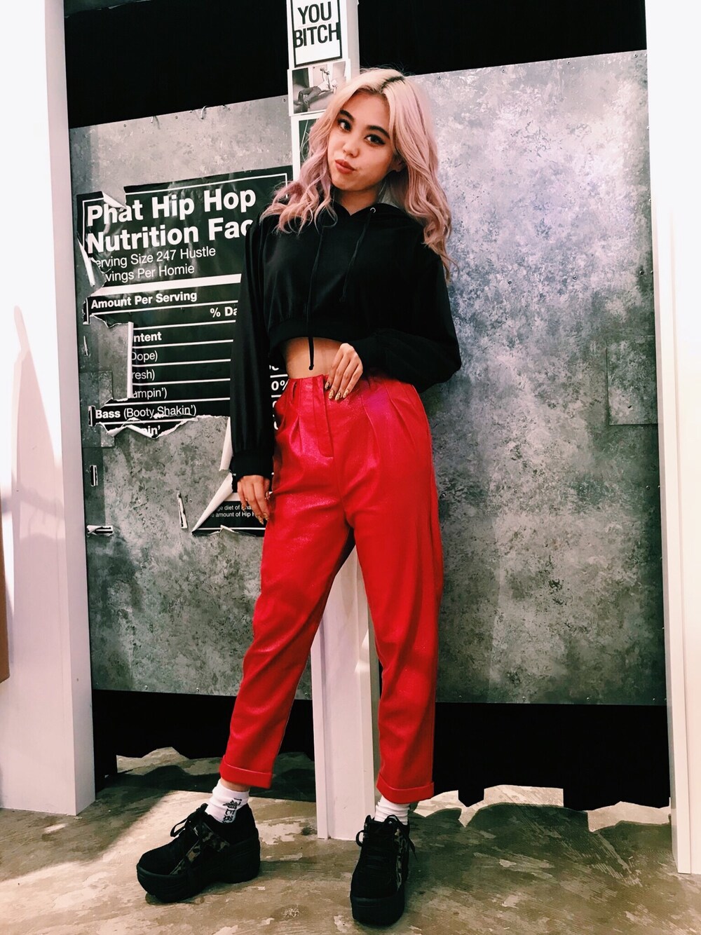 「FIG&VIPER、フィグアンドヴァイパー(FIG&VIPER)、エナメル、秋のコーデ、ootd」｜「FIG&VIPERのコーデュロイショートフーディ（パーカー、ブラック系）」を使った、FIG&VIPER_Yukaさん（レディース・167cm）の秋コーディネートの1枚目の写真