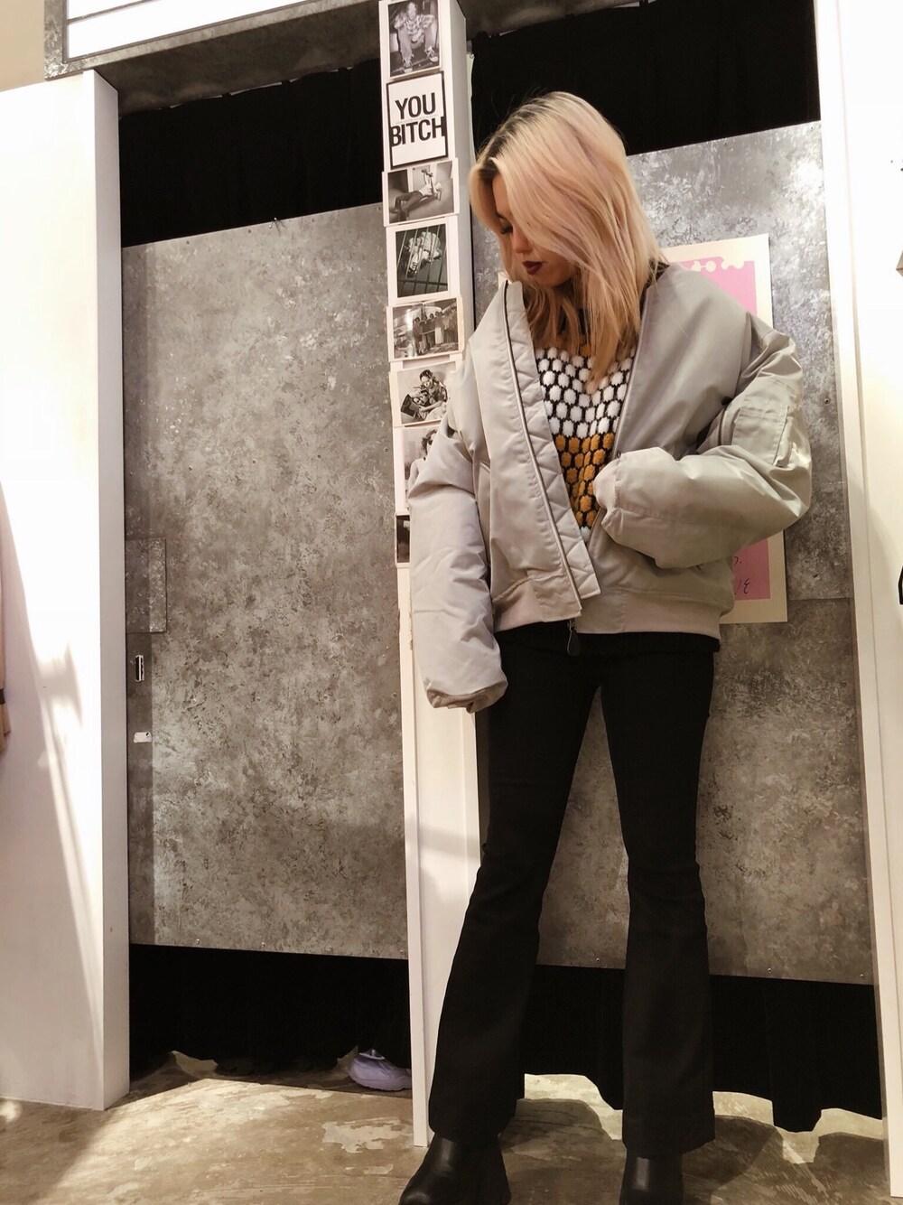 「カジュアルコーデ、ootd、fashion、フレアパンツ、FIG&VIPER、フィグアンドヴァイパー(FIG&VIPER)」｜「FIG&VIPERのMA-1（MA-1、グレー系）」を使った、FIG&VIPER_Yukaさん（レディース・167cm）の冬コーディネートの1枚目の写真