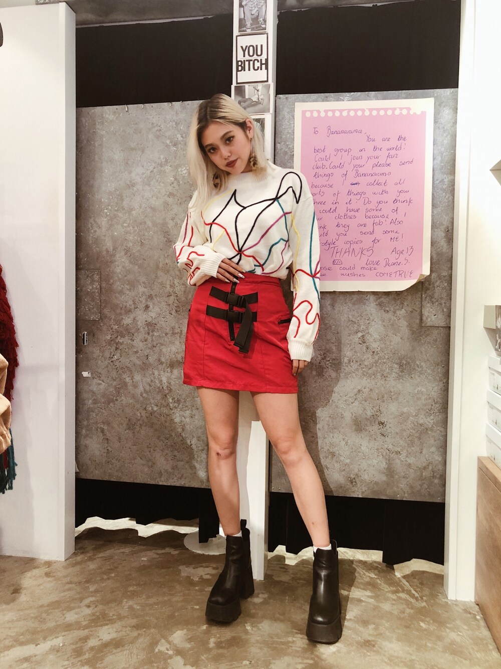 「ニット、秋冬コーデ、スカート、FIG&VIPER、フィグアンドヴァイパー(FIG&VIPER)」｜「FIG&VIPERのドローイングニットTOP（ニット/セーター、ホワイト系）」を使った、FIG&VIPER_Yukaさん（レディース・167cm）の秋コーディネートの1枚目の写真