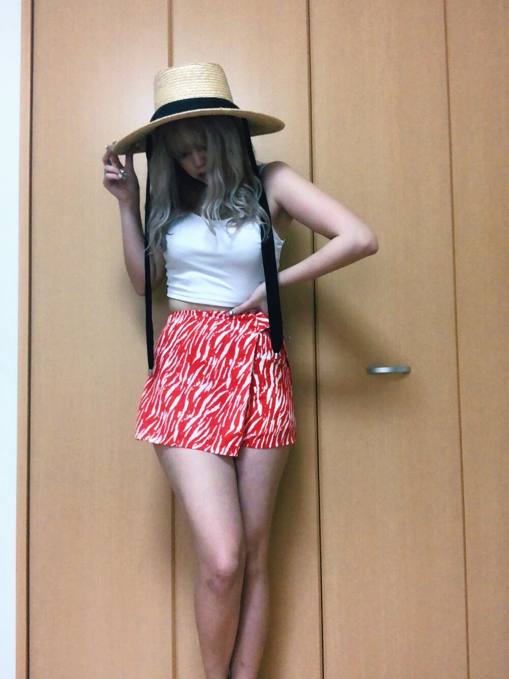 「FIG&VIPER、フィグアンドヴァイパー(FIG&VIPER)、春夏コーデ、カジュアルコーデ、カラーコーデ、部屋撮り、moussy、ハット、夏コーデ、キャミソール」｜「MOUSSYのRIBBON STRAP BLADE HAT（キャップ、ベージュ系）」を使った、FIG&VIPER_Yukaさん（レディース・167cm）の春コーディネートの1枚目の写真
