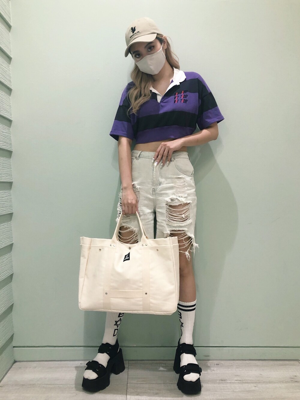 「FIG&VIPER、フィグアンドヴァイパー(FIG&VIPER)、figandviper、ラガーシャツ、ハーフパンツ、キャップ、トートバッグ、サンダルに靴下、ベージュ、夏コーデ」｜「ANIMALIAのアイテム（キャップ、ベージュ系）」を使った、FIG&VIPER_Yukaさん（レディース・167cm）の夏コーディネートの1枚目の写真