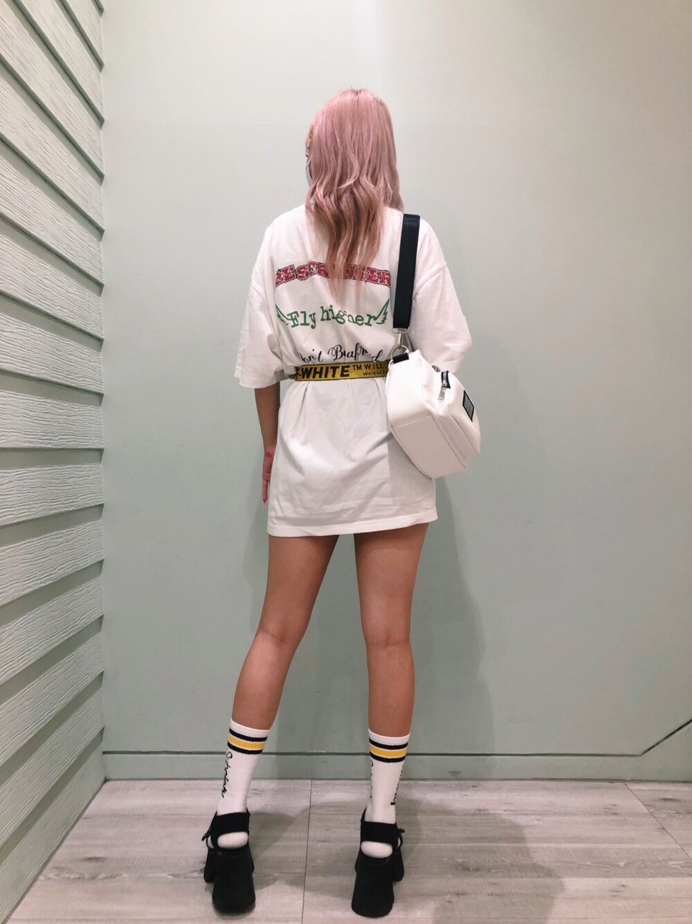 「FIG&VIPER、フィグアンドヴァイパー(FIG&VIPER)、ストリート、ラフコーデ、オーバーサイズ、ビッグシルエット、OFF-WHITE、夏、厚底サンダル、Tシャツ」｜「dancer's collectionのアイテム（Tシャツ/カットソー、ホワイト系）」を使った、FIG&VIPER_Yukaさん（レディース・167cm）の夏コーディネートの1枚目の写真