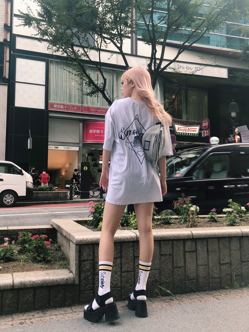 「FIG&VIPER、フィグアンドヴァイパー(FIG&VIPER)、ストリート、オーバーサイズ、ビッグシルエット、Tシャツワンピ、ワンピース、ラクチンコーデ、ラフ、シンプルコーデ」｜「FIG&VIPERのスムースチェーンウエストポーチ（ボディバッグ/ウエストポーチ、グレー系）」を使った、FIG&VIPER_Yukaさん（レディース・167cm）の夏コーディネートの1枚目の写真