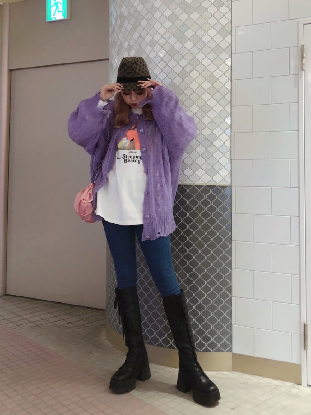 「私の推しブランド、FIG&VIPER、フィグアンドヴァイパー(FIG&VIPER)、カーディガン、ニット、ユニクロ、UNIQLO、ボリューム袖、ストリート、巾着バッグ」｜「GUCCIのアイテム（ハット、ブラウン系）」を使った、FIG&VIPER_Yukaさん（レディース・167cm）の冬コーディネートの1枚目の写真