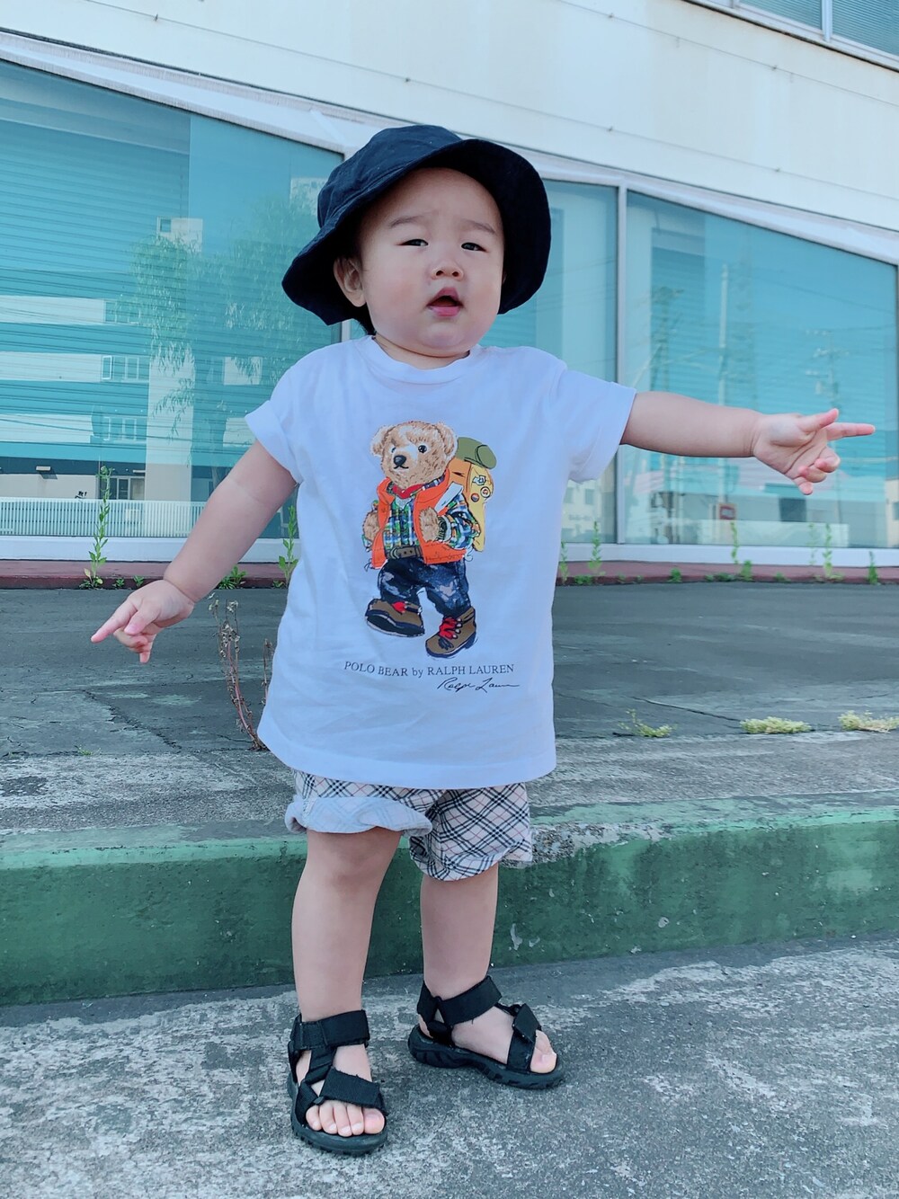 「POLO RALPH LAURENのアイテム（Tシャツ/カットソー、ホワイト系）」を使った、t.m.hさん（メンズ・90cm）の夏コーディネートの1枚目の写真