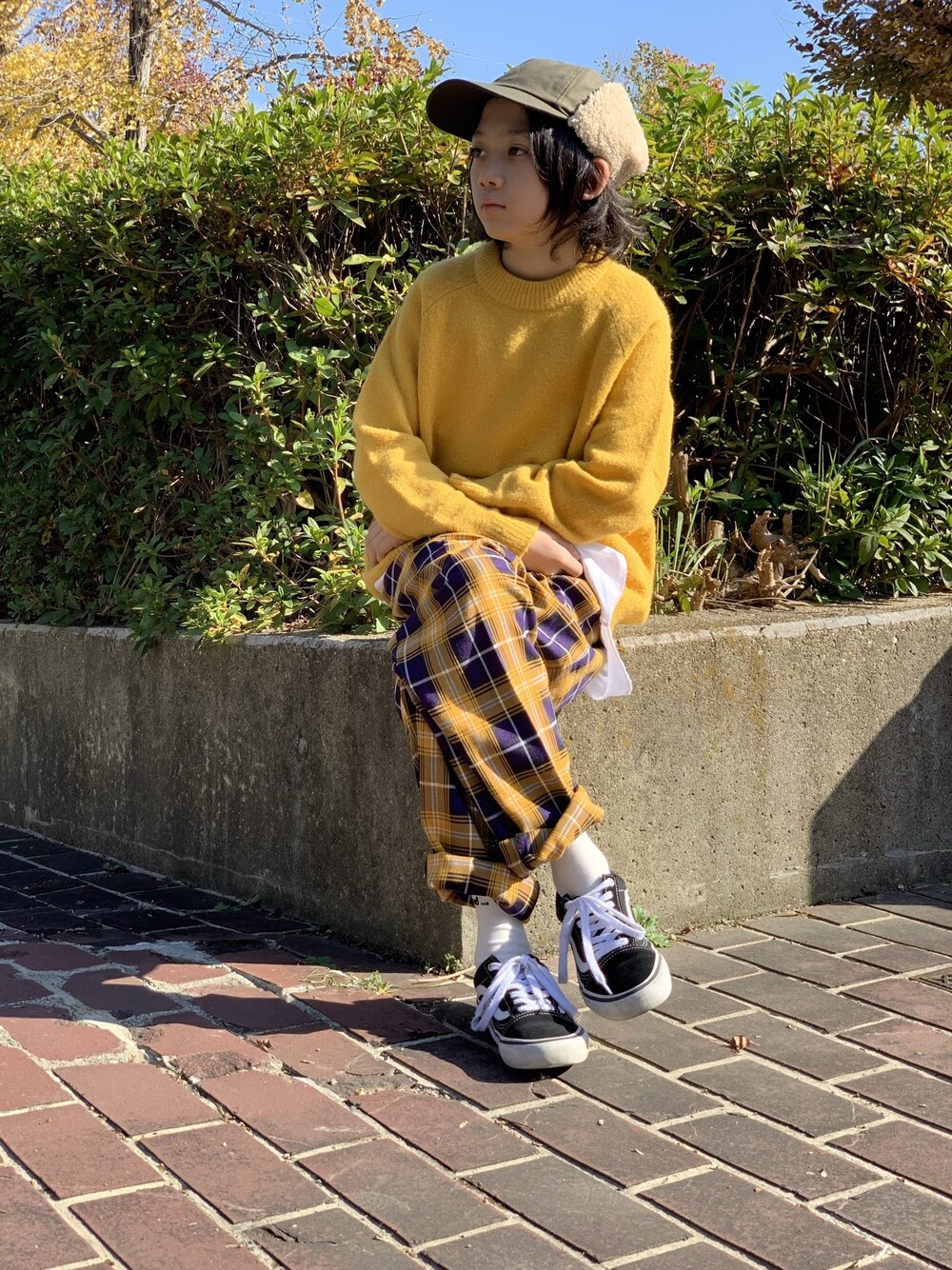 「フライトキャップ、ニット、LEGURUS STANDARD、ZARA、VANS、チエックパンツ、smoothy、イエローコーデ、冬コーデ、レイヤードスタイル」｜「LEGURUS STANDARDのイージーチェックパンツ（その他パンツ、イエロー系）」を使った、KEIさん（キッズ・138cm）の冬コーディネートの1枚目の写真