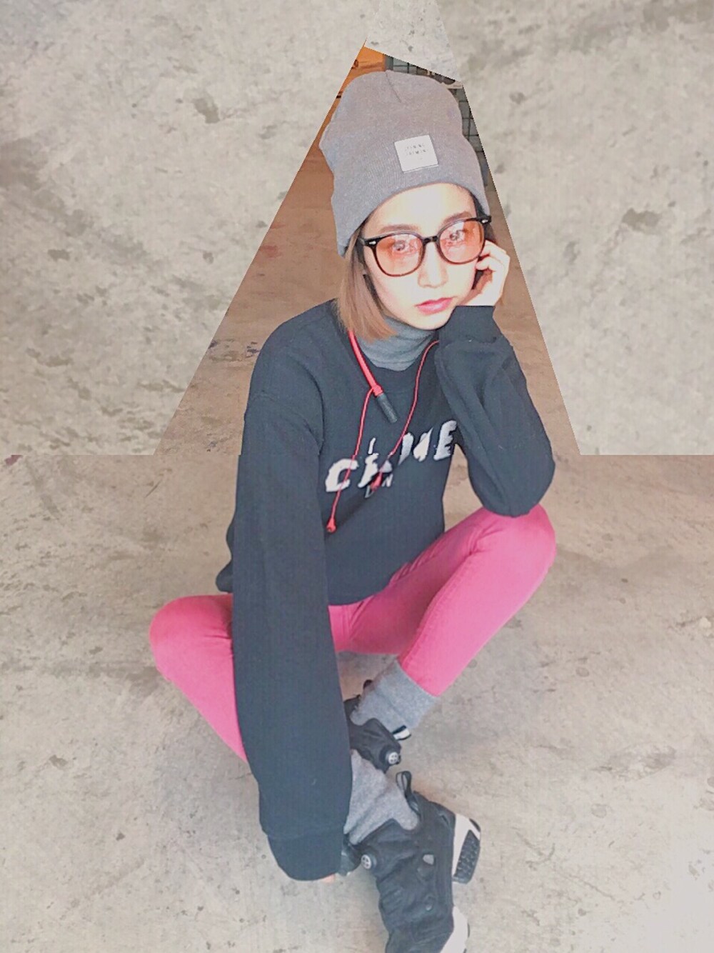 「カジュアルコーデ、シンプルコーデ、OPENING CEREMONY、urban outfitters、reebok、PUMP FURY、TOPSHOP、冬、防寒　」｜「OPENING CEREMONYのアイテム（ニットキャップ/ビーニー、グレー系）」を使った、NAOさん（レディース・163cm）の冬コーディネートの1枚目の写真