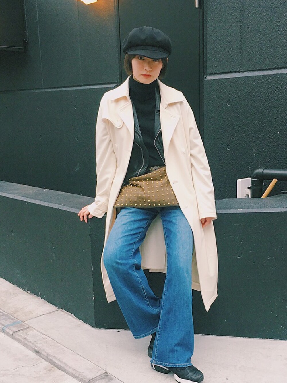 「x-girl、VIBGYOR(VIBGYOR)、GAP、reebok、シンプル、はるコーデ、ゆるコーデ、スプリングSENSEOFPLACE、Vivienne Westwood」｜「TOPSHOPのSTUDDED SUEDE CLUTCH（クラッチバッグ、グリーン系）」を使った、NAOさん（レディース・163cm）の春コーディネートの1枚目の写真