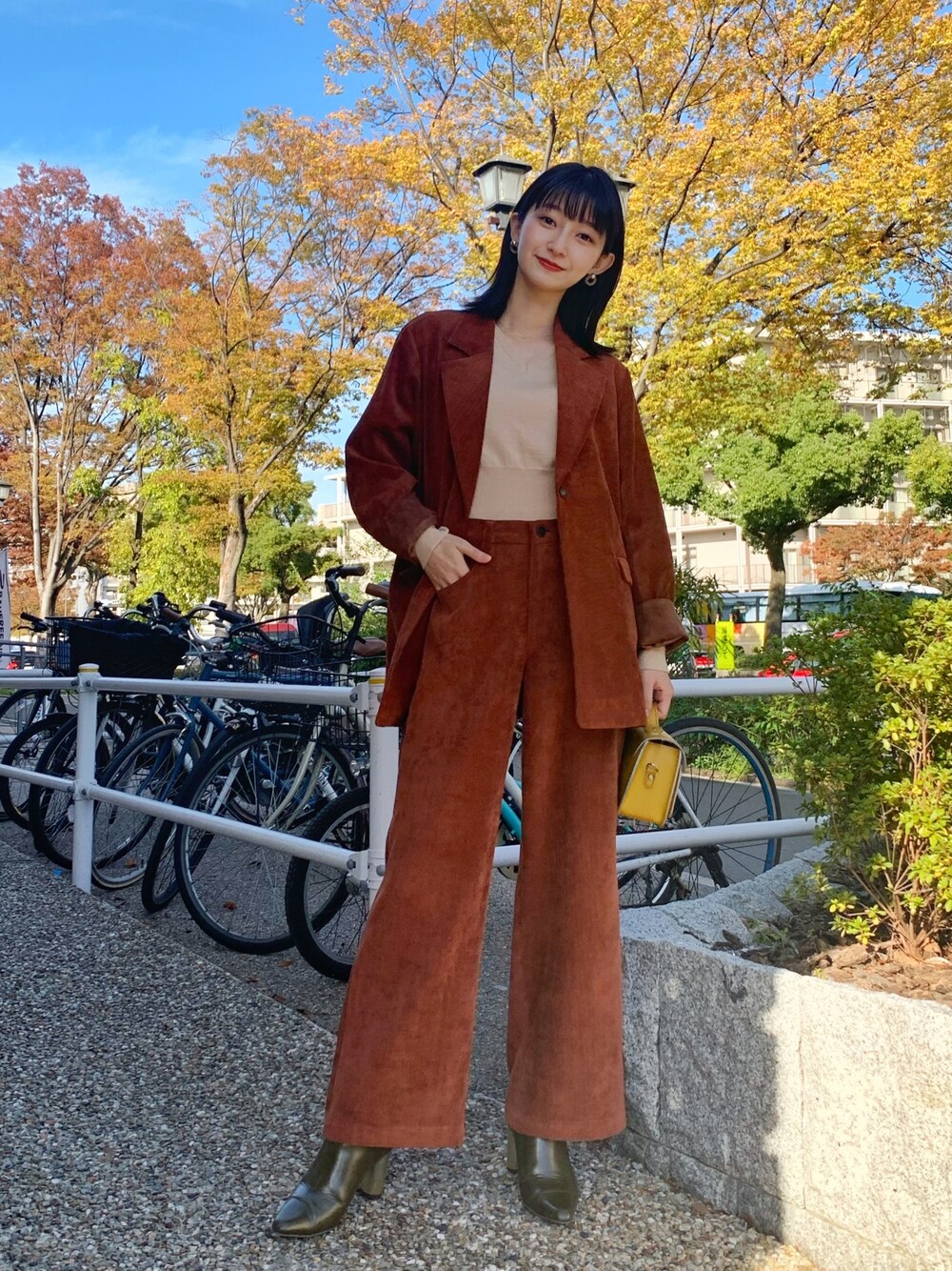 「コーデュロイパンツ、コーデュロイジャケット、セットアップ、セットアップスタイル、ワイドパンツ、秋色コーデ、秋のコーデ、オトナカジュアル、コーデュロイ」｜「AmeriのCORDUROY OVER JACKET（テーラードジャケット、ブラウン系）」を使った、NAOさん（レディース・162cm）の秋コーディネートの1枚目の写真