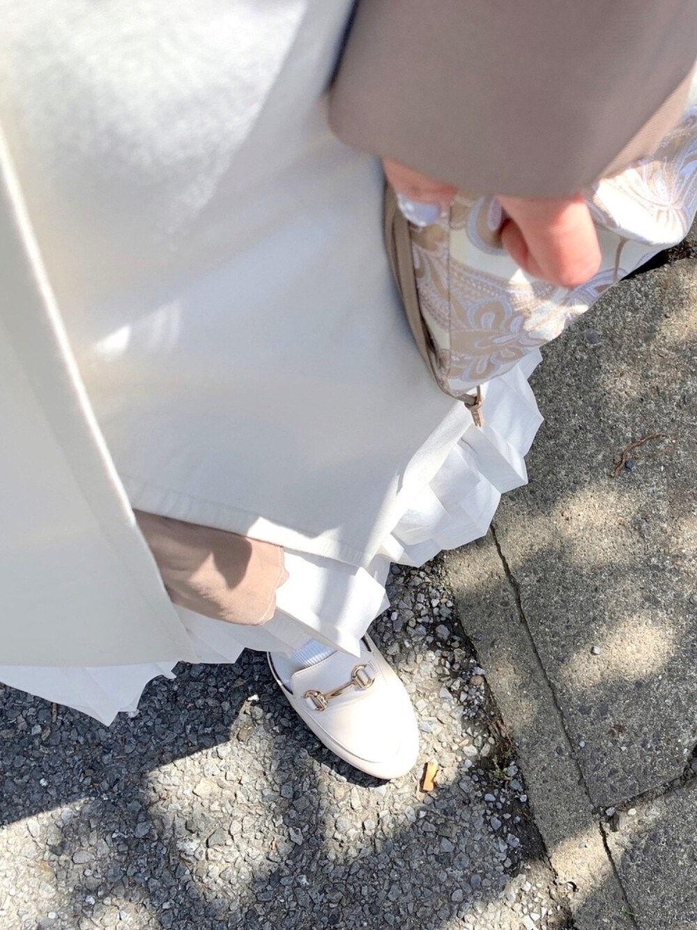 「GU、labelleetude、白、ピンク、ビットローファー、キレイめ、春コーデ、おしゃれさんと繋がりたい、今日のコーデ、シアーシャツ」｜「GUのロングジレQ(NATURAL)（ベスト、ホワイト系）」を使った、MiMiさん（レディース・152cm）の春コーディネートの1枚目の写真
