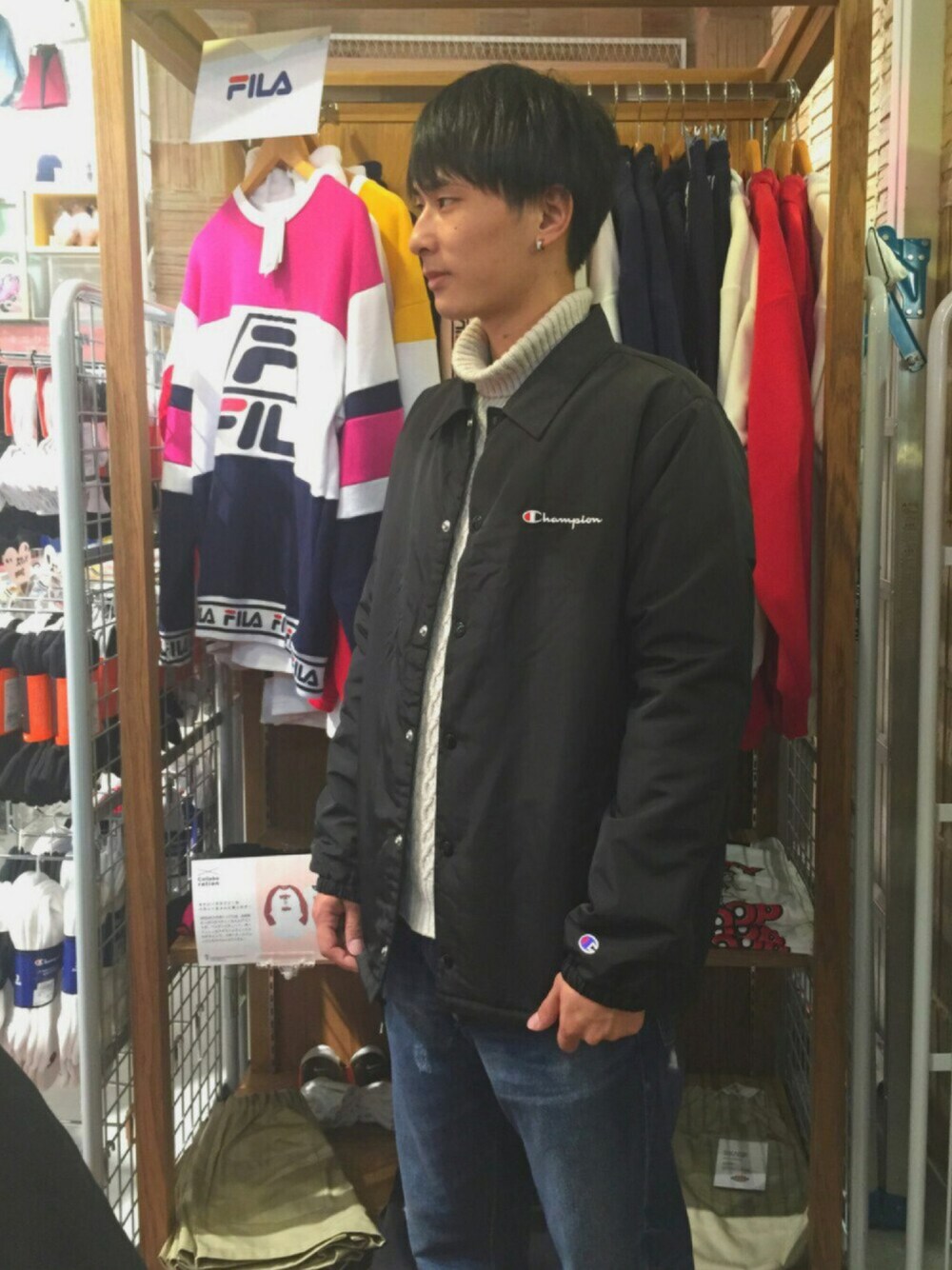 「ニット、カジュアルコーデ、秋冬、WEGO、レイジブルー、クール、休日スタイル、カップル」｜「ChampionのWEGO/Championコーチジャケット（ナイロンジャケット、ブラック系）」を使った、あさん（レディース・158cm）の秋コーディネートの1枚目の写真