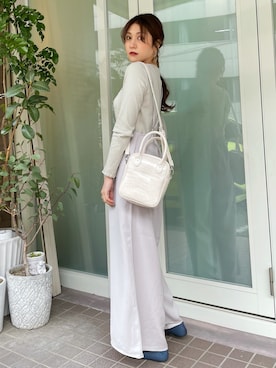 「NEUNA（ヌナ）の【先行予約】【ペットボトル入ります】【調節可能ショルダー紐付き】2wayクロコ柄スクエアレザーハンドバッグ/ショルダーバッグ（ハンドバッグ、ホワイト系）」を使った、miraiさん（レディース・163cm）の冬コーディネート