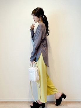 「GU（ジーユー）のアイテム（Tシャツ/カットソー、グレー系）」を使った、miraiさん（レディース・163cm）の春コーディネート