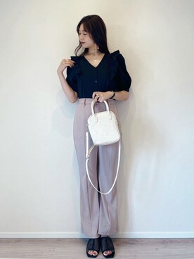 「GU（ジーユー）のアイテム（シャツ/ブラウス、ブラック系）」を使った、miraiさん（レディース・163cm）の春コーディネート