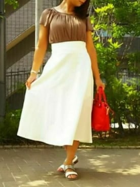 「カーキ×ホワイト」｜「アイテム（サンダル）」を使った、けゆもんさん（レディース・156cm）の夏コーディネート