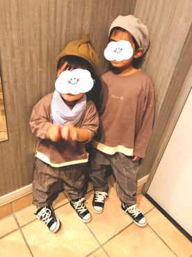 「pairmanon（ペアマノン）の【プレミアムコットン100】ビッグシルエット プリント 長袖 裾切替え ロングスリーブ Tシャツ レイヤード風 カットソー ロンT（Tシャツ/カットソー、ブラウン系）」を使った、haasaさん（キッズ・120cm）の秋コーディネート