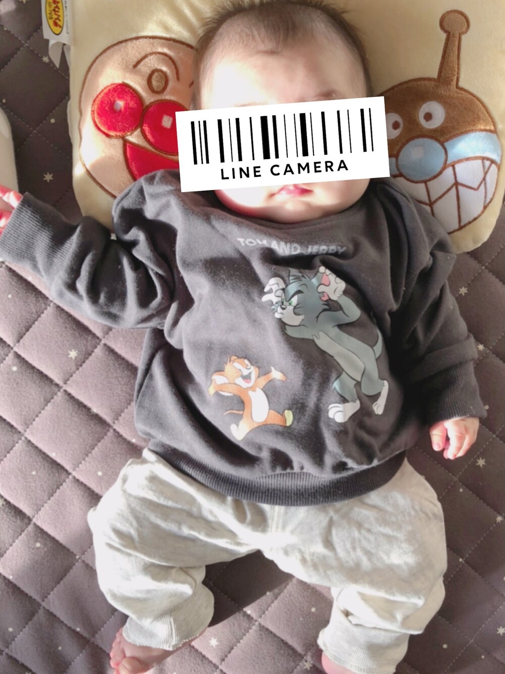 「生後4ヶ月、おとこのこスタイル、おとこのこーで、男の子ベビー、男の子コーデ、男の子、トムとジェリー、プチプラ、シンプル、スウェット」｜「イオンのアイテム（パーカー、グレー系）」を使った、MANOAさん（キッズ・80cm）の冬コーディネートの1枚目の写真